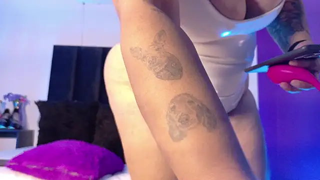 diosaEmmaJewell online show from May 17, 2:44 am