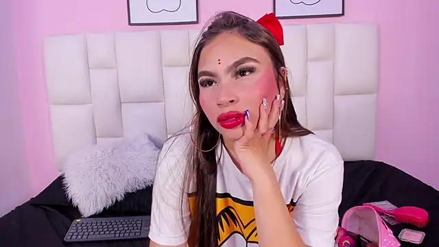 MarianaOspina  online show from May 28, 3:59 am