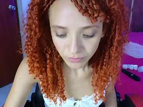 Kiaralovee26 online show from May 31, 1:55 am