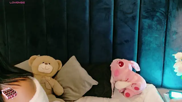 LunaThompsonn online show from May 20, 4:53 am