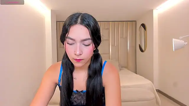 SophieKiss1 online show from May 29, 7:45 pm