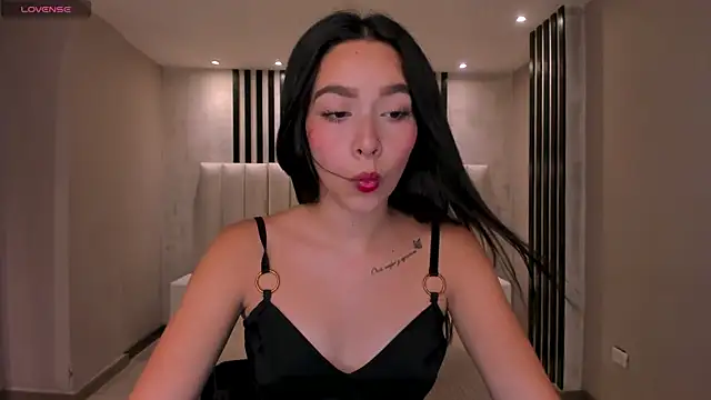 SophieKiss1 online show from May 23, 7:34 pm