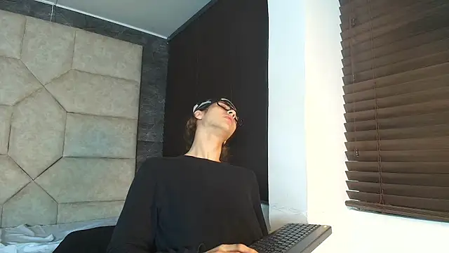 Divine      online show from July 27, 2:19 am