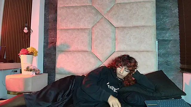 Divine      online show from May 17, 10:36 am