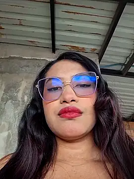 Hot Sophy  online show from May 12, 5:30 pm