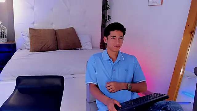 Alejo-and-Thiago online show from June 4, 12:31 pm