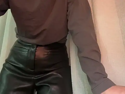 hayleyshy online show from April 30, 6:24 pm