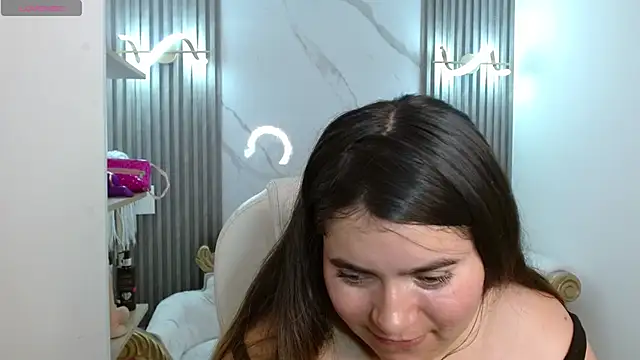 Laurha  online show from May 26, 7:57 pm