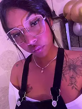 naomifox  online show from May 26, 3:17 am