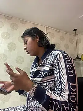 naomifox  online show from May 24, 3:44 pm