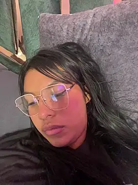 naomifox  online show from May 16, 10:36 am