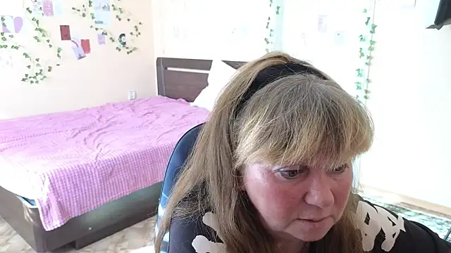 Melania Cook online show from May 18, 4:18 am
