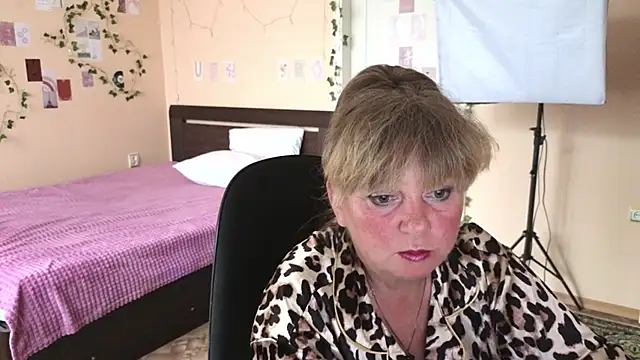 Melania Cook online show from June 19, 2:53 pm