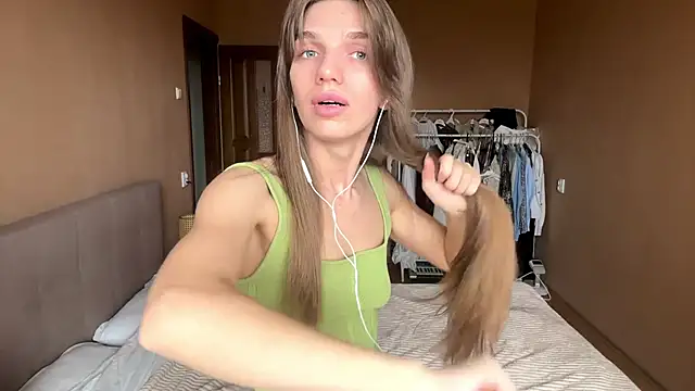TrishIsaac online show from June 12, 7:49 am