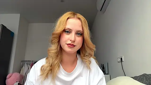 MiaCutes online show from May 14, 2:12 pm