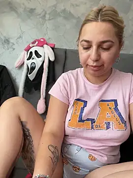 AmandaSnack online show from May 28, 4:43 am