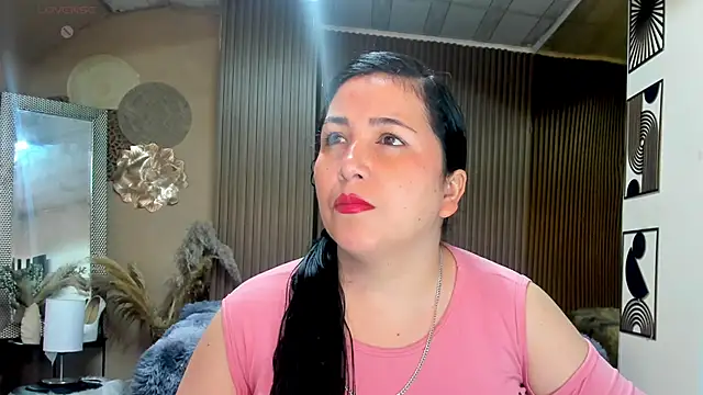 BBWLuxuryMuse online show from June 4, 11:15 am