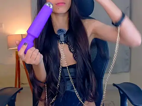 dazzyjames online show from August 3, 5:40 pm