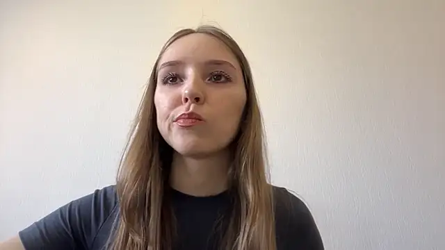 QueenBalensiefen online show from May 8, 8:17 am