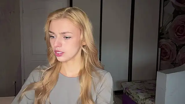 ScarlettRosy online show from May 13, 3:45 am