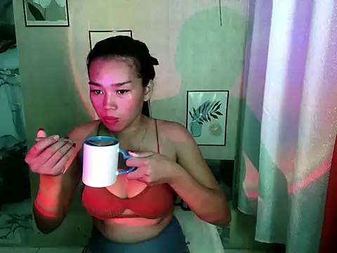shellaxox1 online show from May 5, 6:11 pm