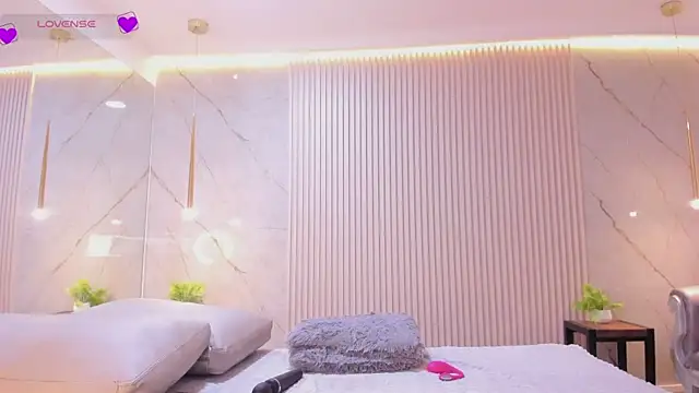 luna taylorss online show from July 28, 4:39 pm