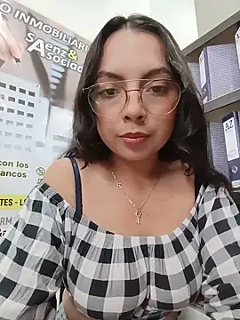 JENNIFER  03 online show from May 11, 12:40 pm