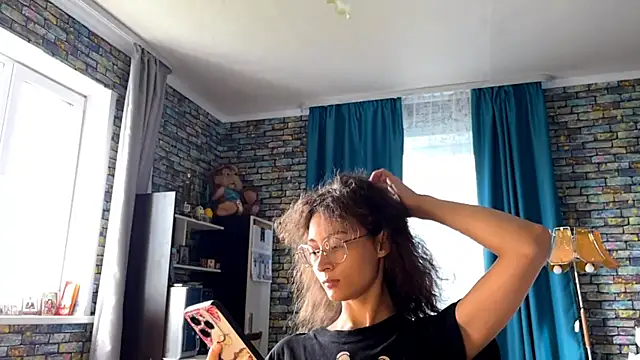 CurlyWinx online show from July 16, 7:13 am