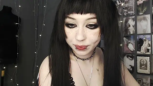 lucy8bit online show from May 18, 10:43 am