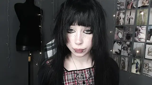 lucy8bit online show from May 8, 12:25 am