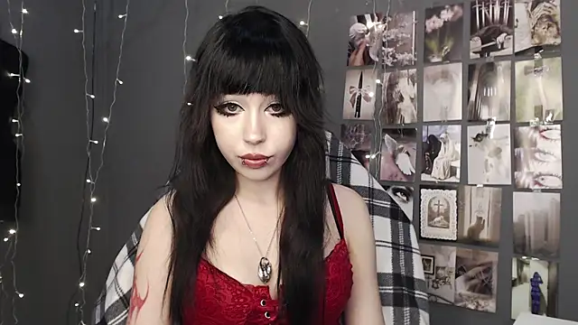 lucy8bit online show from May 28, 10:07 pm