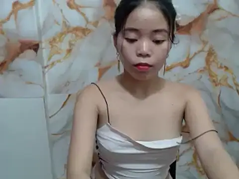 Sweet Sarah69 online show from May 17, 1:54 pm