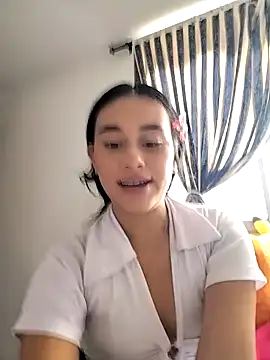 L0lita Emi12 online show from June 17, 9:27 pm