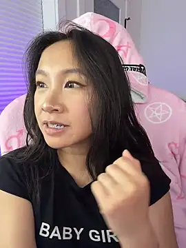 petiteTai online show from May 13, 7:36 am