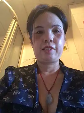 nidejiejie online show from May 27, 3:47 am