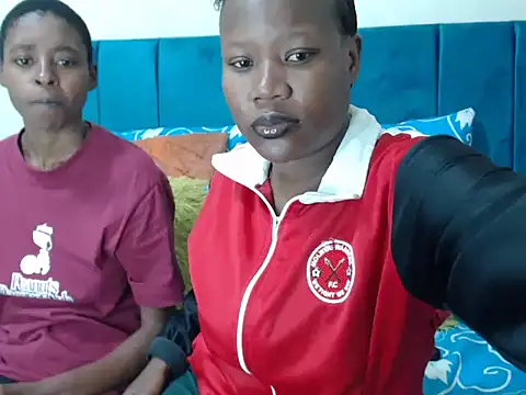 CuteDarkChoc99 online show from May 11, 3:29 pm