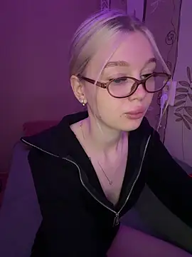 Velvet Doll  online show from May 29, 5:05 am