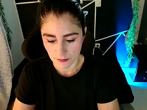LUCYMILF SEXY online show from May 11, 6:05 pm