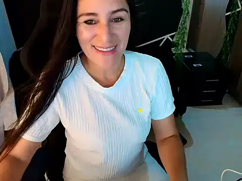 LUCYMILF SEXY online show from May 5, 6:55 pm