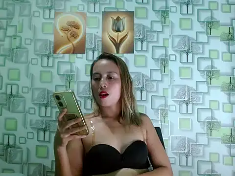 Sweet Crystal69 online show from May 14, 3:07 pm