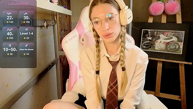 MiaMooonn online show from May 28, 3:32 pm