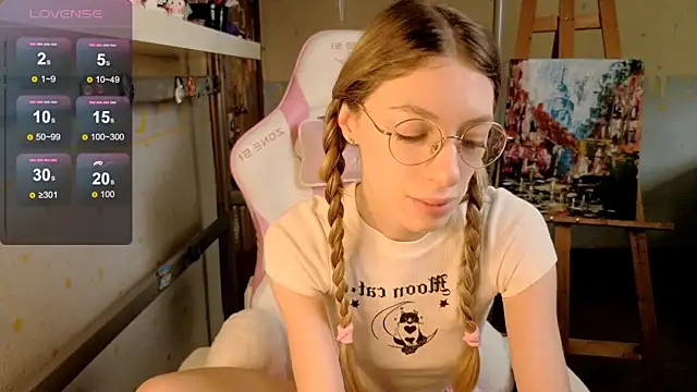 MiaMooonn online show from May 20, 8:11 am
