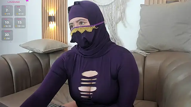 yasmin dina online show from May 28, 3:10 pm
