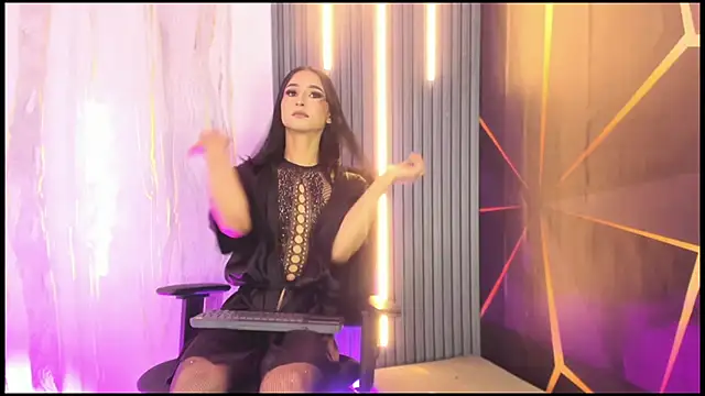 Miss Isa  online show from May 23, 9:02 pm