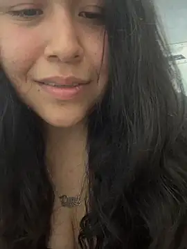 KeniaLuna online show from April 23, 12:30 am