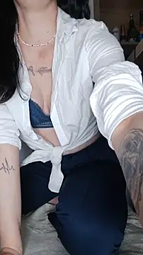 Goddessm00n1 online show from May 17, 7:35 pm
