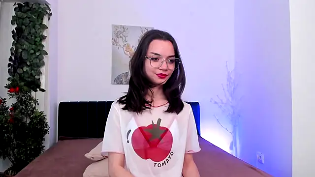 Mimi Petittte online show from May 6, 2:43 pm