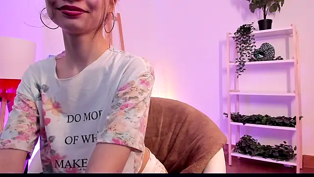 Mimi Petittte online show from May 30, 1:53 pm