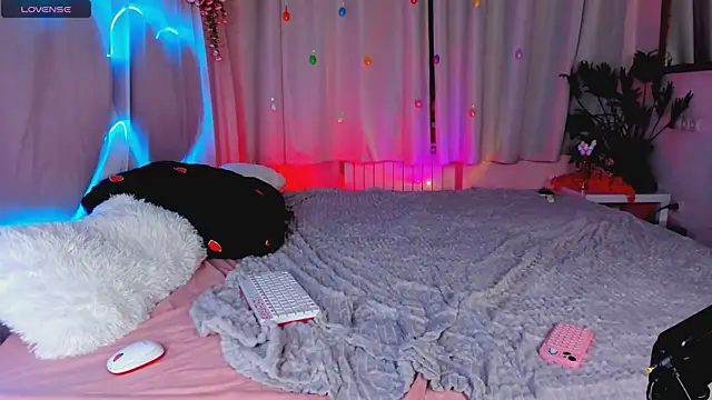 MaddyFever online show from May 11, 5:43 pm