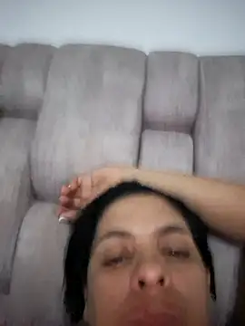 andreadefuego online show from May 6, 3:32 am
